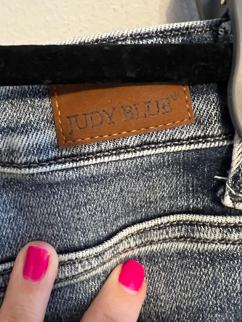 Judy Blue Distressed Boyfriend Fit Dark Skinny Jeans Paint-Splatter |Women 11/30 - Picture 7 of 8